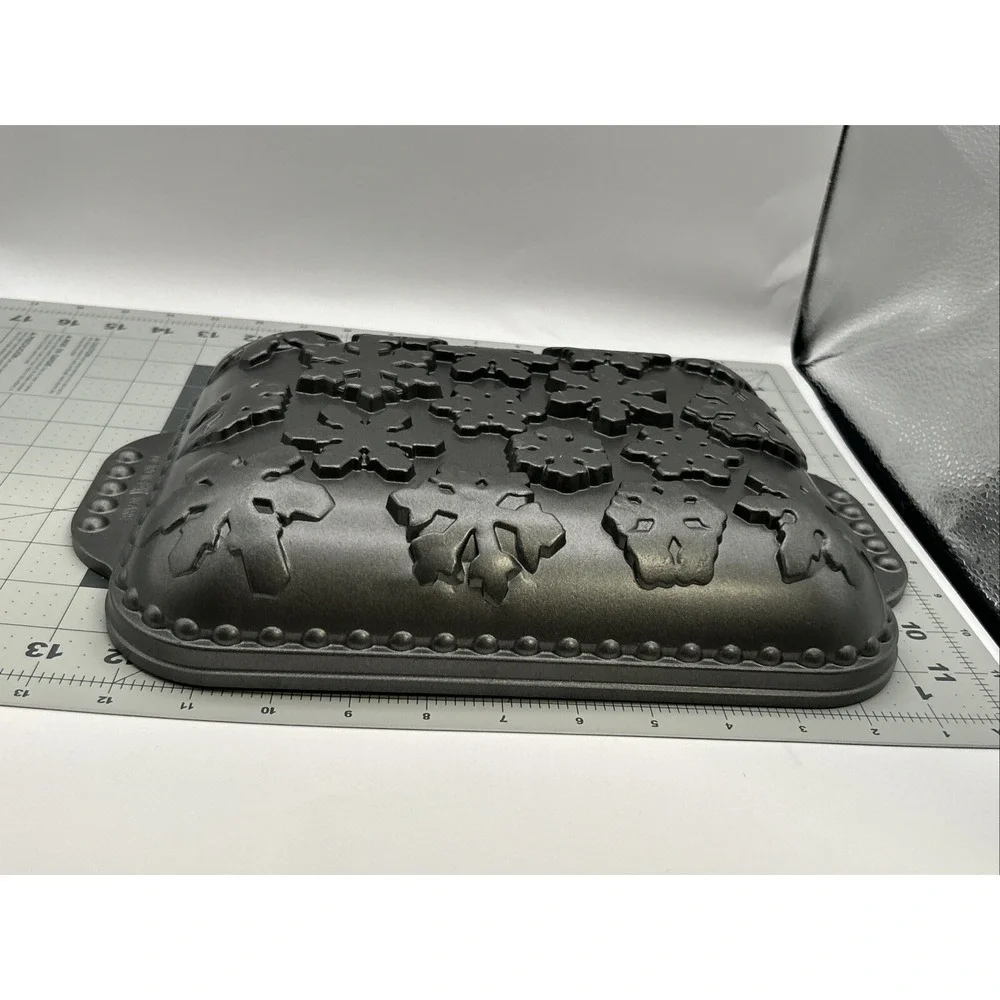 Nordic‎ Ware Snowflake Cake Pan 10 Cup Heavy Cast Aluminum USA 54848 11